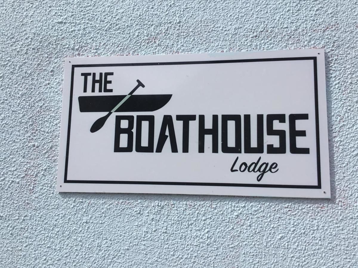 Лоджи The Boathouse Lodge Hostel Бандоран-4