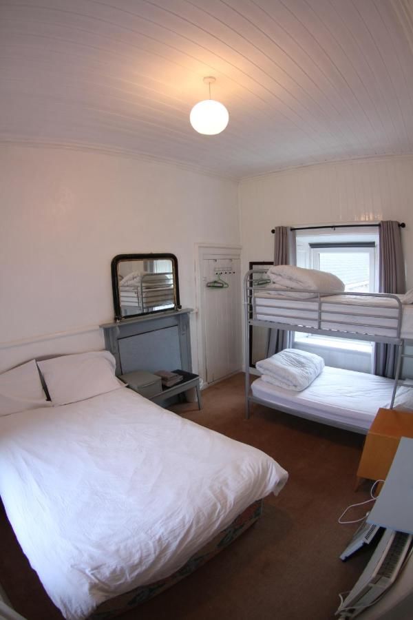 Лоджи The Boathouse Lodge Hostel Бандоран-15