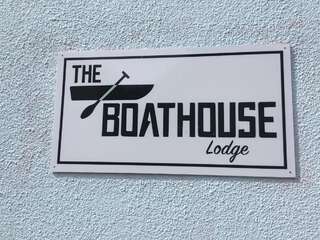 Лоджи The Boathouse Lodge Hostel Бандоран-0