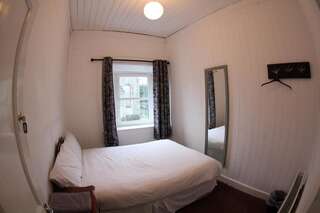 Лоджи The Boathouse Lodge Hostel Бандоран Двухместный номер с 1 кроватью с видом на море-1