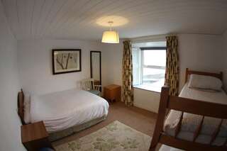 Лоджи The Boathouse Lodge Hostel Бандоран Трехместный номер с видом на море-24